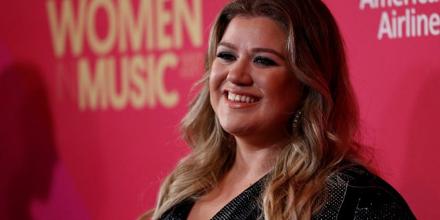 Kelly Clarkson will host the award show.