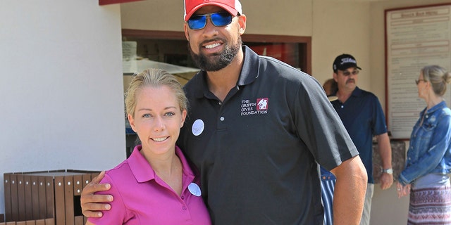 Kendra Wilkinson live tweeted a dispute with her estranged husband, Hank Baskett.