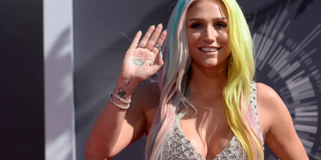 Singer Kesha arrives at the 2014 MTV Music Video Awards in Inglewood, California August 24, 2014.   REUTERS/Kevork Djansezian (UNITED STATES  - Tags: ENTERTAINMENT)  (MTV-ARRIVALS) - RTR43K38