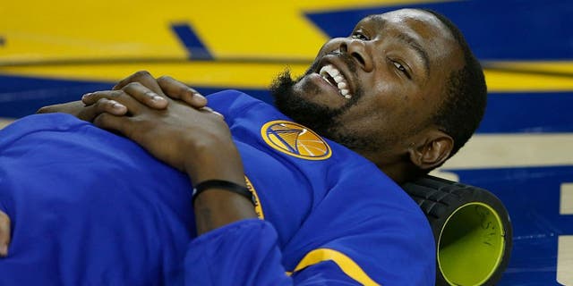 OAKLAND, CA - NOVEMBER 03: Kevin Durant #35 of the Golden State Warriors warms up before the game against the Oklahoma City Thunder at ORACLE Arena on November 3, 2016 in Oakland, California. NOTE TO USER: User expressly acknowledges and agrees that, by downloading and or using this photograph, user is consenting to the terms and conditions of Getty Images License Agreement. (Photo by Lachlan Cunningham/Getty Images)