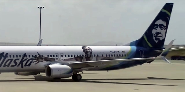 Kevin Durant spreads his wings on a Boeing 737 in honor of the 2018 NBA Finals.
