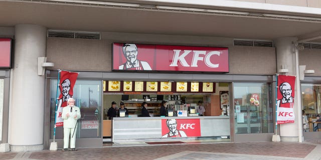 KFC Japan has debuted a new innovation for train passengers who don't want to bother fellow commuters with the scent of deep-fried food.
