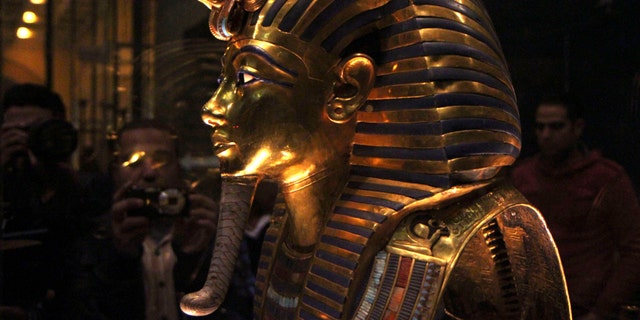 File photo - The golden mask of Pharaoh Tutankhamen is seen on display at the Egyptian Museum in Cairo, January 24, 2015. (REUTERS/Al Youm Al Saabi Newspaper)