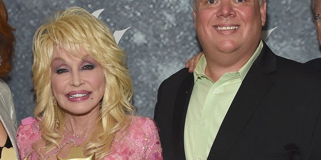 Reba Mcentire Sex Porn - Dolly Parton called out by sister for posing with axed publicist Kirt  Webster at CMA Awards | Fox News