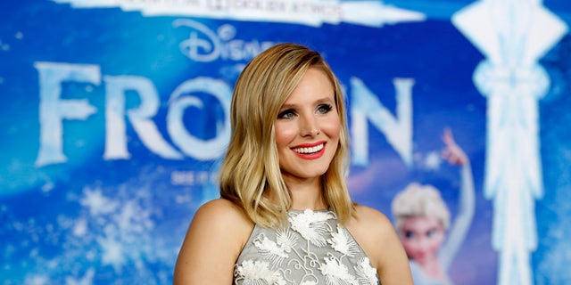 Cast member Kristen Bell poses at the premiere of "Frozen" at El Capitan theatre in Hollywood, California November 19, 2013.