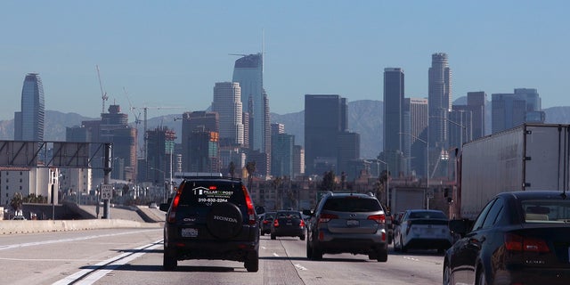 A highway carpool lane sits empty as traffic makes its way into Los Angeles, California, U.S., March 29, 2017. REUTERS/Mike Blake - RTX339JV