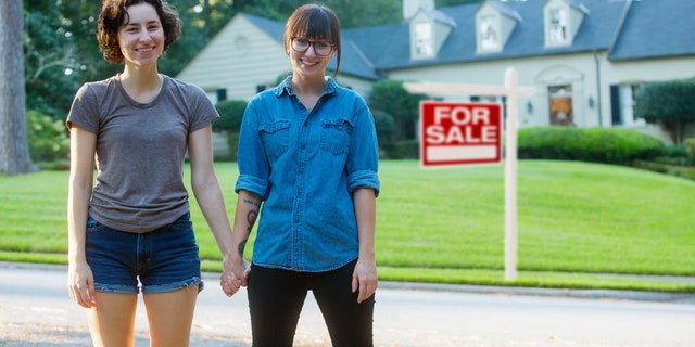 lady-house-buyers