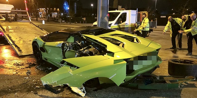 400 000 Lamborghini Aventador Crashes Into City Bus Fox News An Entire Rear Quarter Of The 400 000 Car Was Torn Away In Collision