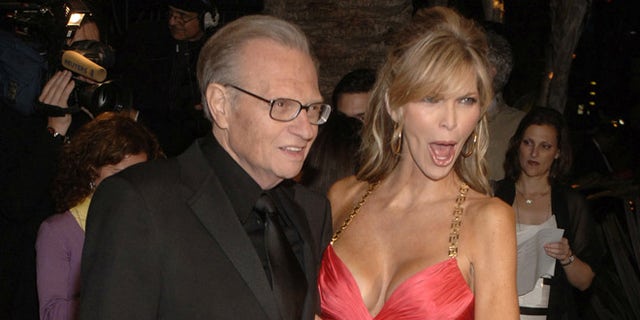 Larry King and his wife Shawn arrive at the Vanity Fair Oscar Party at Morton's in West Hollywood, California March 5, 2006.