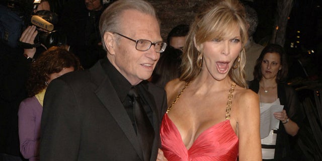 Larry King and his wife Shawn arrive at the Vanity Fair Oscar Party at Morton's in West Hollywood, California March 5, 2006.