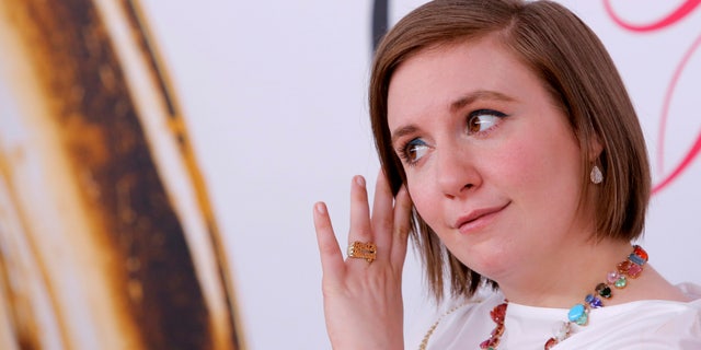 Actress Lena Dunham arrives for the 2016 CFDA Fashion Awards in Manhattan, New York, U.S., June 6, 2016. REUTERS/Andrew Kelly - RTSGB8S