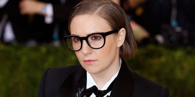 Dunham warned fellow airline travelers to "f---ing watch out" for her.