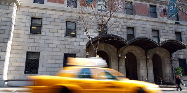 A taxi drives pass the Lenox Hill Hospital in New York, March 18, 2009. REUTERS/Chip East