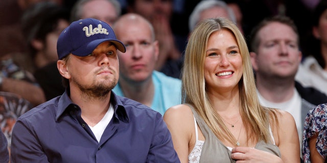 Actor Leonardo DiCaprio sits court side with his girlfriend, Israeli model Bar Refaeli as the Los Angeles Lakers play the Oklahoma Thunder during Game 5 of their NBA Western Conference playoff series in Los Angeles, April 27, 2010.   REUTERS/Lucy Nicholson (UNITED STATES - Tags: SPORT BASKETBALL ENTERTAINMENT PROFILE) - RTR2D7BU