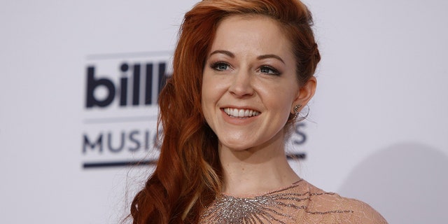 Violinist Lindsey Stirling poses backstage at the 2016 Billboard Awards in Las Vegas, Nevada, U.S., May 22, 2016. REUTERS/Steve Marcus - HT1EC5N088TCE