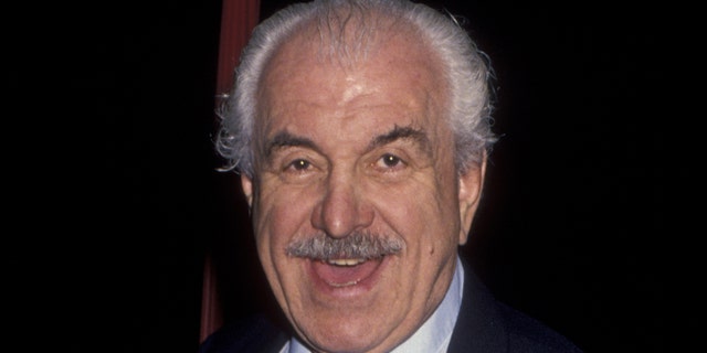 'Mad About You' star and theater veteran, Louis Zorich, died on Feb. 2018 at the age of 93.