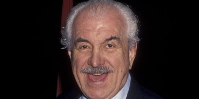 'Mad About You' star and theater veteran, Louis Zorich, died on Feb. 2018 at the age of 93.