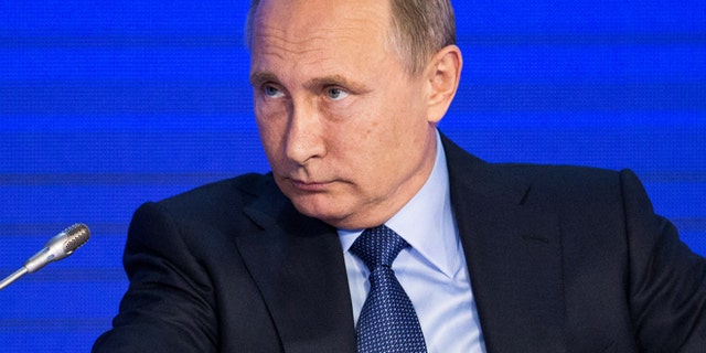 Russian President Vladimir Putin attends the Business Russia Congress in Moscow, Russia, October 18, 2016. REUTERS/Alexander Zemlianichenko/Pool - RTX2PBJL