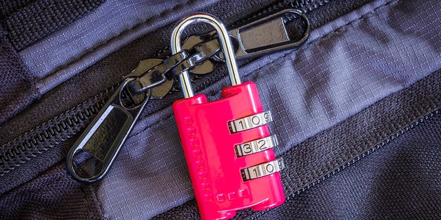 luggage with zipper lock