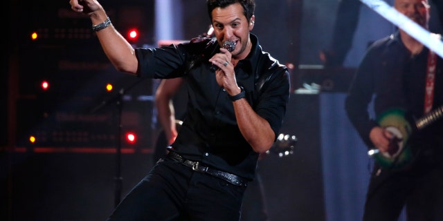 edde9d3b-MUSIC-AMERICANMUSICAWARDS/