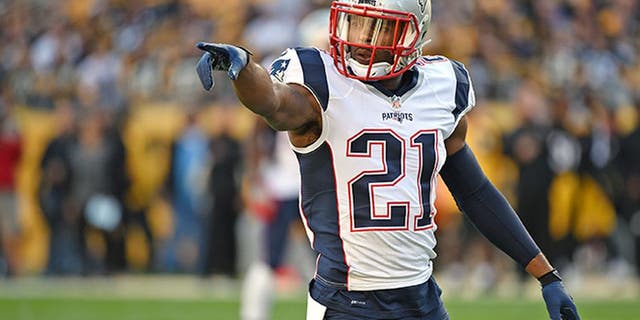 PITTSBURGH, PA - OCTOBER 23: Cornerback Malcolm Butler #21 of the New England Patriots signals during a game against the Pittsburgh Steelers at Heinz Field on October 23, 2016 in Pittsburgh, Pennsylvania. The Patriots defeated the Steelers 27-16. (Photo by George Gojkovich/Getty Images)