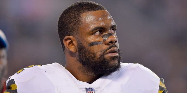 CHARLOTTE, NC - NOVEMBER 17: Mark Ingram #22 of the New Orleans Saints leaves the field due to an injury against the Carolina Panthers in the third quarter during the game at Bank of America Stadium on November 17, 2016 in Charlotte, North Carolina. (Photo by Grant Halverson/Getty Images)