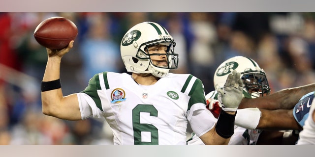 NASHVILLE, TN - DECEMBER 17: Quarterback Mark Sanchez #6 of the New York Jets throws the ball against the Tennessee Titans at LP Field on December 17, 2012 in Nashville, Tennessee. (Photo by Andy Lyons/Getty Images)