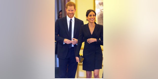 markle dress 1