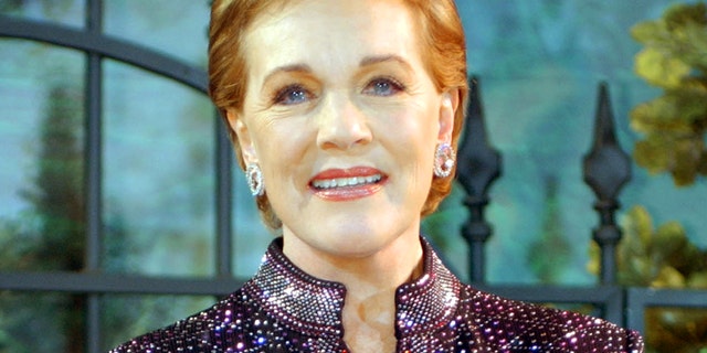 Julie Andrews pose for photographs during arrivals to the 40th anniversary and re-premiere of Mary Poppins at the El Capitan Theatre in Los Angeles, Tuesday, Nov. 30, 2004. (AP Photo/Ann Johansson)