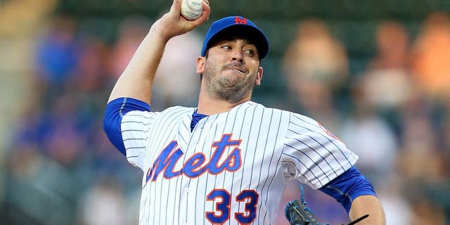 NEW YORK, NY - JULY 25: Matt Harvey #33 of the New York Mets in action against the Los Angeles Dodgers at Citi Field on July 25, 2015 in Flushing neighborhood of the Queens borough of New York City. Mets defeated the Dodgers 15-2 (Photo by Mike Stobe/Getty Images)