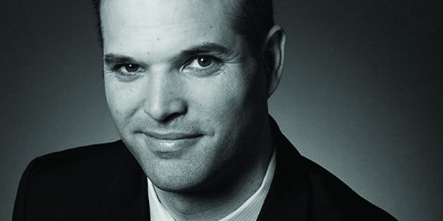 Matt Taibbi, a writer for Rolling Stone magazine, is facing backlash over a 2000 memoir he co-authored.