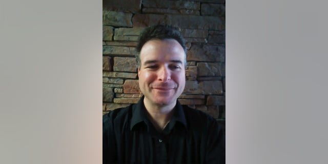 Matt Henry, the waiter at an Alabama restaurant who refutes Maxwell's claim that he was not served because he took the knee.