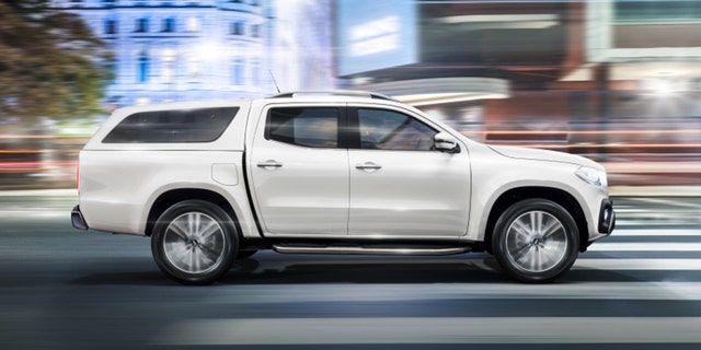 Mercedes-Benz X-Klasse â Exterieur, Beringweià metallic, Ausstattungslinie POWER, Hardtop (Mercedes-Benz Zubehör)
Mercedes-Benz X-Class â Exterior, bering white metallic, design and equipment line POWER, canopy (Mercedes-Benz accessories)