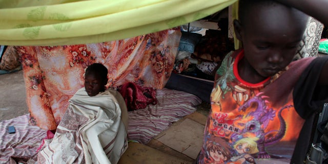 A girl with measles sits under a tent at Tomping camp in Juba, where some 17,000 displaced people who fled their homes are sheltered by the United Nations, January 10, 2014. REUTERS/Andreea Campeanu