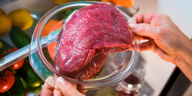 No, no, NOOOO! Don't put that meat on the top shelf! DO NOT PUT THAT MEAT ON THE TOP SHELF!