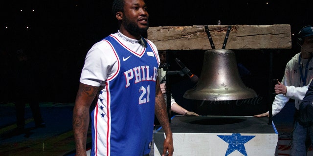Following is most recent prison release, Meek Mill re-joined society by attending a Philadelphia 76ers game.