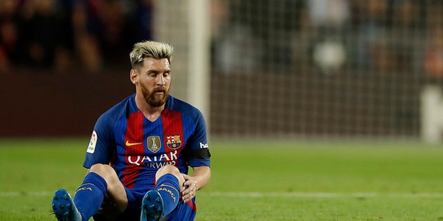FC Barcelona's Lionel Messi pauses during the Spanish La Liga soccer match against Atletico Madrid at the Camp Nou in Barcelona, Spain, Wednesday, Sept. 21, 2016. (AP Photo/Manu Fernandez)