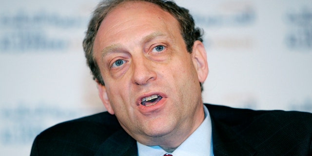 Executive editor of the International Herald Tribune Michael Oreskes speaks at the Al Jazeera Forum "Media and the Middle East - Beyond the Headlines" in Doha April 1, 2007. REUTERS/Fadi Al-Assaad (QATAR) - GM1DUYEWCTAA