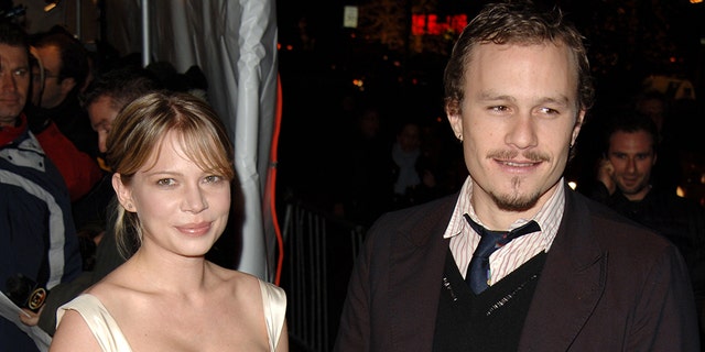 Heath Ledger and Michelle Williams arrive at the "Brokeback Mountain" premiere held at the Loews Lincoln Square, New York City BRIAN ZAK. (Photo by Brian ZAK/Gamma-Rapho via Getty Images)