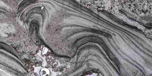 Microscopic images of geyserite taken from the Dresser Formation in Australia provide evidence for microbial life that lived 3.48 billion years ago. The ripply "palisade" texture could have been formed when long filaments of bacteria were entombed by the silica from the mineral-rich water from a hot spring.