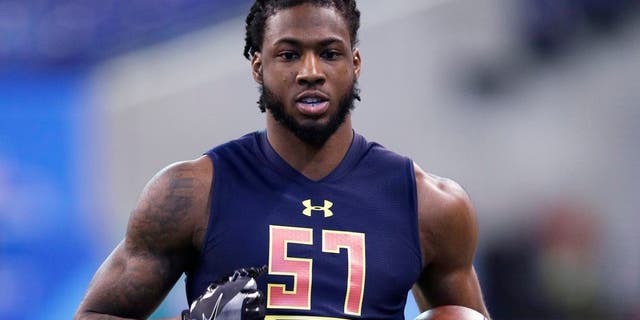 INDIANAPOLIS, IN - MARCH 04: Wide receiver Mike Williams of Clemson in action during day four of the NFL Combine at Lucas Oil Stadium on March 4, 2017 in Indianapolis, Indiana. (Photo by Joe Robbins/Getty Images)