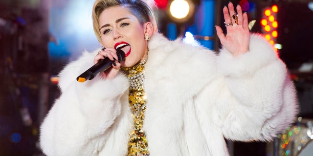 f910697a-Music-Miley Cyrus Tour