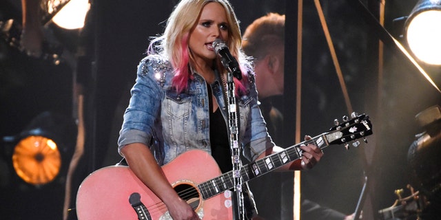 Miranda Lambert performs "Bathroom Sink" at the 49th Annual Country Music Association Awards in Nashville, Tennessee November 4, 2015. REUTERS/Harrison McClary - RTX1UTII