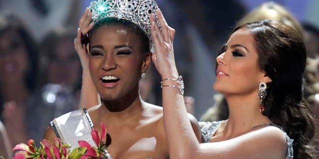 ALTERNATIVE CROP OF XAP104 - Miss Angola Leila Lopes is crowned Miss Universe 2011 by Miss Universe 2010 Ximena Navarrete, of Mexico, in Sao Paulo, Brazil, Monday Sept. 12, 2011. (AP Photo/Andre Penner)
