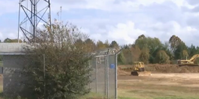 Homicide suspect Antoine Adams escaped from a Mississippi jail by ducking under a fence.