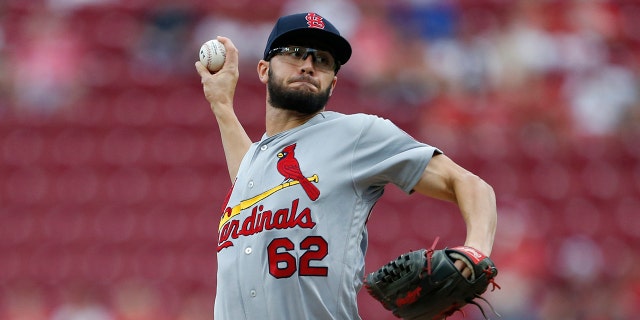 St. Louis Cardinals starting pitcher Daniel Poncedeleon (62) throws against the Cincinnati Reds during the first inning of a baseball game.