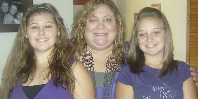 Monda Boggs, 41, seen here with her daughter Niki, left, and a family friend, wants to hear what President Obama has in store for Ohio, where the unemployment rate of 10.5 percent exceeds the national average of 9.5 percent.