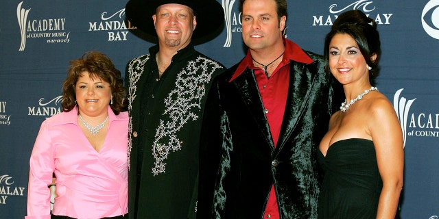 Eddie Montgomery (2nd L) and Troy Gentry of country music duo Montgomery Gentry arrive with their wives Tracy Montgomery (L) and Angie Gentry (R) at the 40th annual Academy of Country Music Awards at the Mandalay Bay Events Center in Las Vegas, Nevada May 17, 2005.