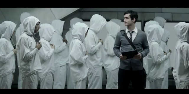 Motorola's Xoom Super Bowl commercial pokes fun at the ubiquity of Apple.