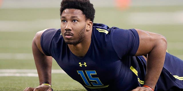 INDIANAPOLIS, IN - MARCH 05: Defensive lineman Myles Garrett of Texas A&amp;M in action during day five of the NFL Combine at Lucas Oil Stadium on March 5, 2017 in Indianapolis, Indiana. (Photo by Joe Robbins/Getty Images)